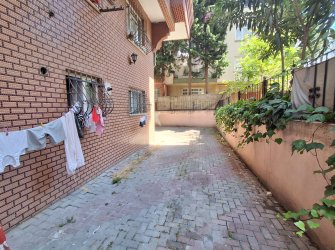 Güngören Güneştepe 'de 2+1 Kredili 90 m2 Bahçe Katı 2007 Yapımı