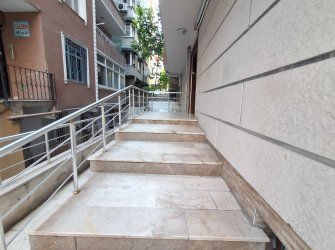 Güngören'de Tramvaya Yakın 2+1 Bahçe Katı 12 Yıllık Bina 80 m2