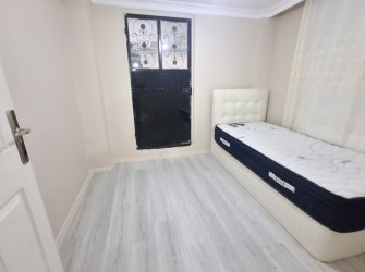 Güngören'de Tramvaya Yakın 2+1 Bahçe Katı 12 Yıllık Bina 80 m2