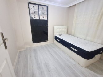 Güngören'de Tramvaya Yakın 2+1 Bahçe Katı 12 Yıllık Bina 80 m2