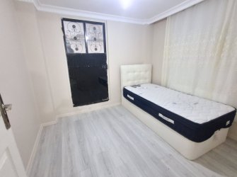 Güngören'de Tramvaya Yakın 2+1 Bahçe Katı 12 Yıllık Bina 80 m2