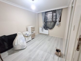 Güngören'de Tramvaya Yakın 2+1 Bahçe Katı 12 Yıllık Bina 80 m2