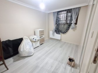 Güngören'de Tramvaya Yakın 2+1 Bahçe Katı 12 Yıllık Bina 80 m2