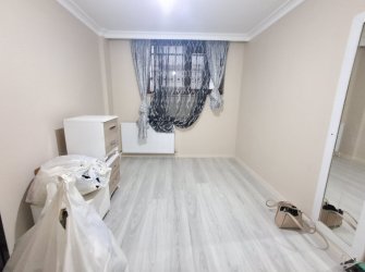 Güngören'de Tramvaya Yakın 2+1 Bahçe Katı 12 Yıllık Bina 80 m2
