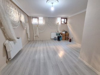Güngören'de Tramvaya Yakın 2+1 Bahçe Katı 12 Yıllık Bina 80 m2
