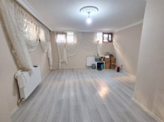 Güngören'de Tramvaya Yakın 2+1 Bahçe Katı 12 Yıllık Bina 80 m2
