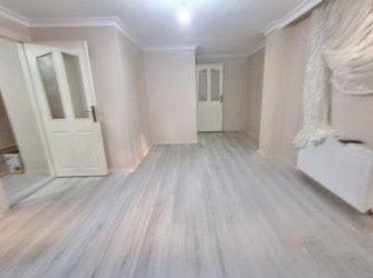 Güngören'de Tramvaya Yakın 2+1 Bahçe Katı 12 Yıllık Bina 80 m2