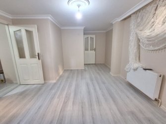 Güngören'de Tramvaya Yakın 2+1 Bahçe Katı 12 Yıllık Bina 80 m2
