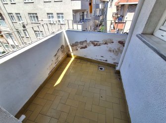 Güngören Yürüyüş Yolunda 4,Kat Balkonlu 2+1 Köşe Daire 85 m2