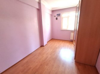 Güngören Yürüyüş Yolunda 4,Kat Balkonlu 2+1 Köşe Daire 85 m2