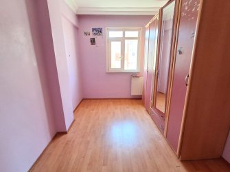 Güngören Yürüyüş Yolunda 4,Kat Balkonlu 2+1 Köşe Daire 85 m2
