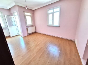 Güngören Yürüyüş Yolunda 4,Kat Balkonlu 2+1 Köşe Daire 85 m2