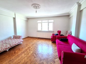 Güngören Yürüyüş Yolunda 4,Kat Balkonlu 2+1 Köşe Daire 85 m2