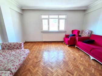 Güngören Yürüyüş Yolunda 4,Kat Balkonlu 2+1 Köşe Daire 85 m2