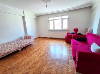 Güngören Yürüyüş Yolunda 4,Kat Balkonlu 2+1 Köşe Daire 85 m2