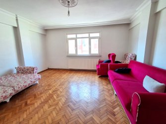 Güngören Yürüyüş Yolunda 4,Kat Balkonlu 2+1 Köşe Daire 85 m2