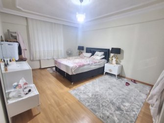 Bağcılar Yenigün'de K.Otoparklı 3+1 Yüksek Giriş 2007 Yapımı 135 m2