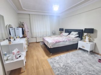 Bağcılar Yenigün'de K.Otoparklı 3+1 Yüksek Giriş 2007 Yapımı 135 m2