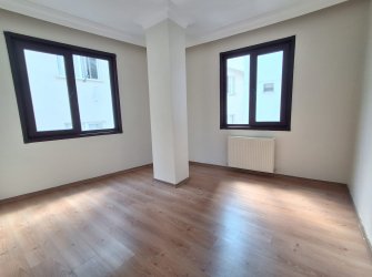 Bahçelievler'de Metroya Yakın 3, Kat Kredili 2+1 Her Kat Tek Daireli