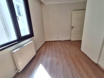 Bahçelievler'de Metroya Yakın 3, Kat Kredili 2+1 Her Kat Tek Daireli