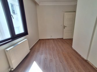 Bahçelievler'de Metroya Yakın 3, Kat Kredili 2+1 Her Kat Tek Daireli