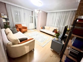 Bahçelievler Cumhuriyet'te 5,Kat İçi Yapılı 2+1 Arsa Tapulu 100 m2 Asansörlü
