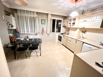 Bahçelievler Cumhuriyet'te 5,Kat İçi Yapılı 2+1 Arsa Tapulu 100 m2 Asansörlü