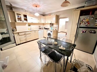 Bahçelievler Cumhuriyet'te 5,Kat İçi Yapılı 2+1 Arsa Tapulu 100 m2 Asansörlü