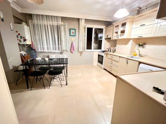 Bahçelievler Cumhuriyet'te 5,Kat İçi Yapılı 2+1 Arsa Tapulu 100 m2 Asansörlü