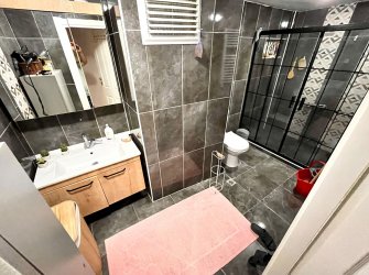 Bahçelievler Cumhuriyet'te 5,Kat İçi Yapılı 2+1 Arsa Tapulu 100 m2 Asansörlü