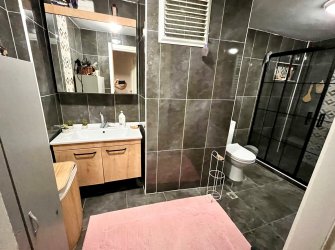 Bahçelievler Cumhuriyet'te 5,Kat İçi Yapılı 2+1 Arsa Tapulu 100 m2 Asansörlü