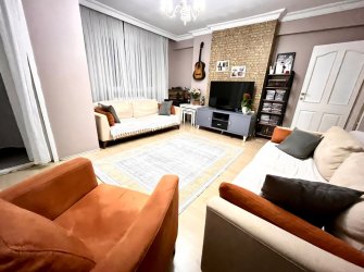 Bahçelievler Cumhuriyet'te 5,Kat İçi Yapılı 2+1 Arsa Tapulu 100 m2 Asansörlü