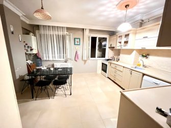 Bahçelievler Cumhuriyet'te 5,Kat İçi Yapılı 2+1 Arsa Tapulu 100 m2 Asansörlü