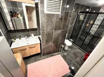 Bahçelievler Cumhuriyet'te 5,Kat İçi Yapılı 2+1 Arsa Tapulu 100 m2 Asansörlü