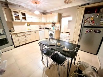 Bahçelievler Cumhuriyet'te 5,Kat İçi Yapılı 2+1 Arsa Tapulu 100 m2 Asansörlü