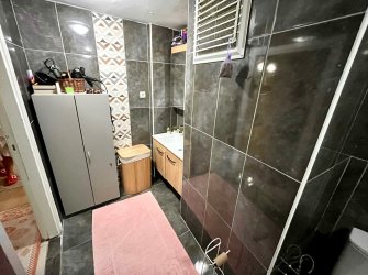 Bahçelievler Cumhuriyet'te 5,Kat İçi Yapılı 2+1 Arsa Tapulu 100 m2 Asansörlü