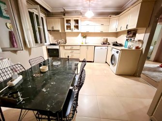 Bahçelievler Cumhuriyet'te 5,Kat İçi Yapılı 2+1 Arsa Tapulu 100 m2 Asansörlü