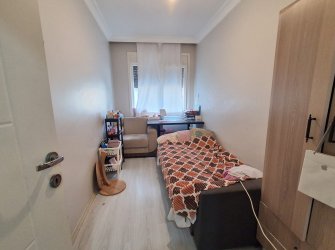 Bahçelievler'de Kapalı Otoparklı 2+1 Kat Mülkiyetli 80 m2 Bahçe Katı