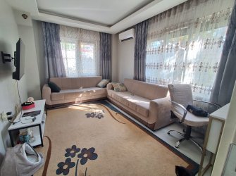 Bahçelievler'de Kapalı Otoparklı 2+1 Kat Mülkiyetli 80 m2 Bahçe Katı