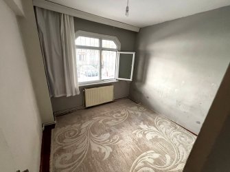 Güngören'de Tramvaya Yakın 2+1 Giriş Kat Kredili 90 m2 Balkonlu