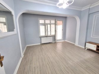 Bahçelievler Soğanlı Meydan'da 3+1 Arsa Tapulu 1999 Yapımı Bahçe Katı