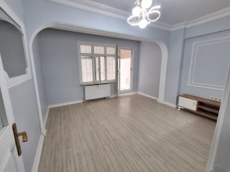 Bahçelievler Soğanlı Meydan'da 3+1 Arsa Tapulu 1999 Yapımı Bahçe Katı