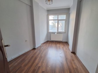 Bahçelievler Camlıkahve'de 1,Kat İçi Yapılı 2+1 Kiralık Daire 