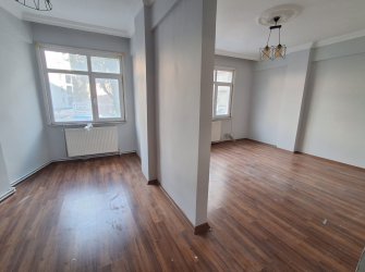Bahçelievler Camlıkahve'de 1,Kat İçi Yapılı 2+1 Kiralık Daire 