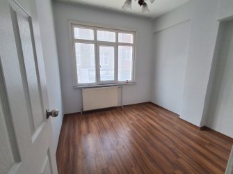 Bahçelievler Camlıkahve'de 1,Kat 2+1 Köşe Balkonlu 60 m2 Daire 