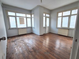 Bahçelievler Camlıkahve'de 1,Kat 2+1 Köşe Balkonlu 60 m2 Daire 