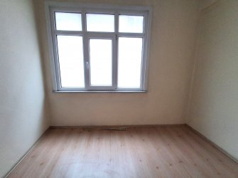 Bahçelievler Camlıkahve Meydan'da 2,Kat Kiralık 2+1 Köşe Balkonlu
