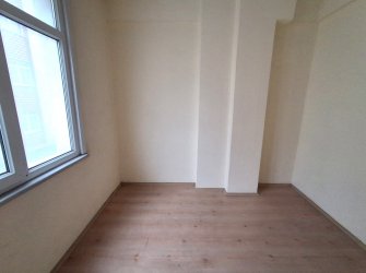 Bahçelievler Camlıkahve Meydan'da 2,Kat Kiralık 2+1 Köşe Balkonlu