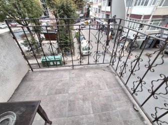Bahçelievler Camlıkahve Meydan'da 2,Kat Kiralık 2+1 Köşe Balkonlu