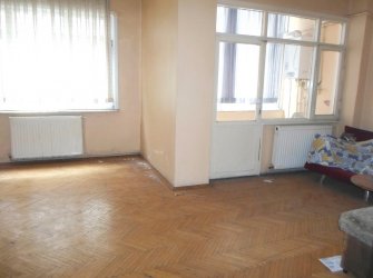 Bahçelievler'de Ferit Selime Yakın 1,Kat Arsa Tapulu 3+1 Balkonlu  Daire